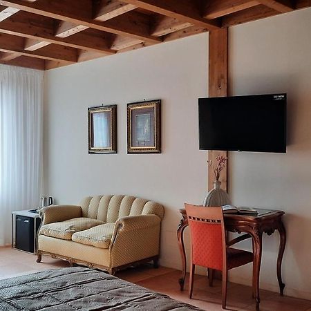 Отель Palazzo Laureano - Dimora Storica Tricarico Экстерьер фото