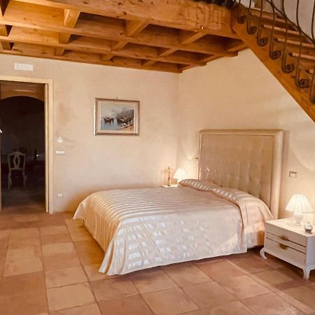 Отель Palazzo Laureano - Dimora Storica Tricarico Экстерьер фото