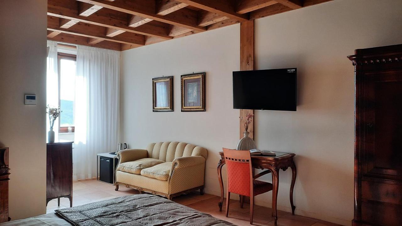 Отель Palazzo Laureano - Dimora Storica Tricarico Экстерьер фото
