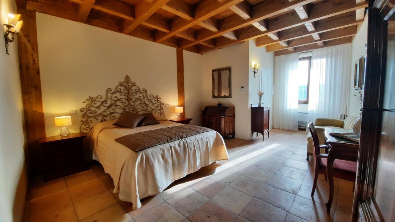 Отель Palazzo Laureano - Dimora Storica Tricarico Экстерьер фото
